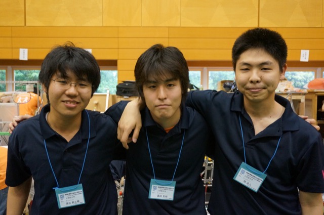 写真左より瀬谷薪之輔さん、靏田和輝さん、関道人さん